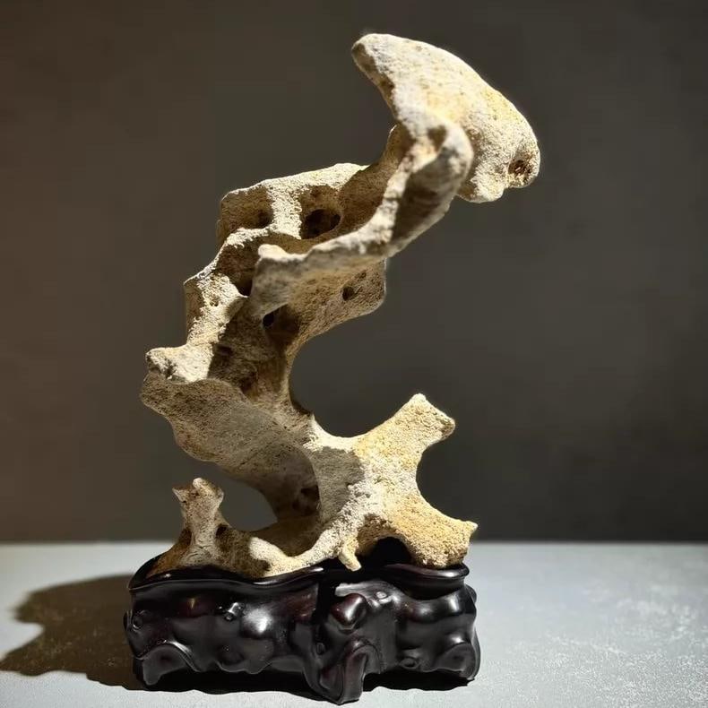 A beautiful Qing Dynasty Taihu stone ornament: Qing Dynasty Taihu stone ornament SIZE: 12x7x21cm (The Dimensions Of All Batches Are Manually Measured.If You Need More Detailed Information, Please Contact Our Customer Service Before Bidding.)