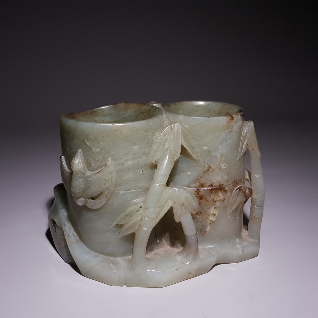 A beautiful Qing Dynasty Hetian Yuzhu Festival brush pot: Qing Dynasty Hetian Yuzhu Joint Brush Pot SIZE: 11.3x15.9x10cm W:990g (The Dimensions Of All Batches Are Manually Measured.If You Need More Detailed Information, Please Contact Our Customer Service Be