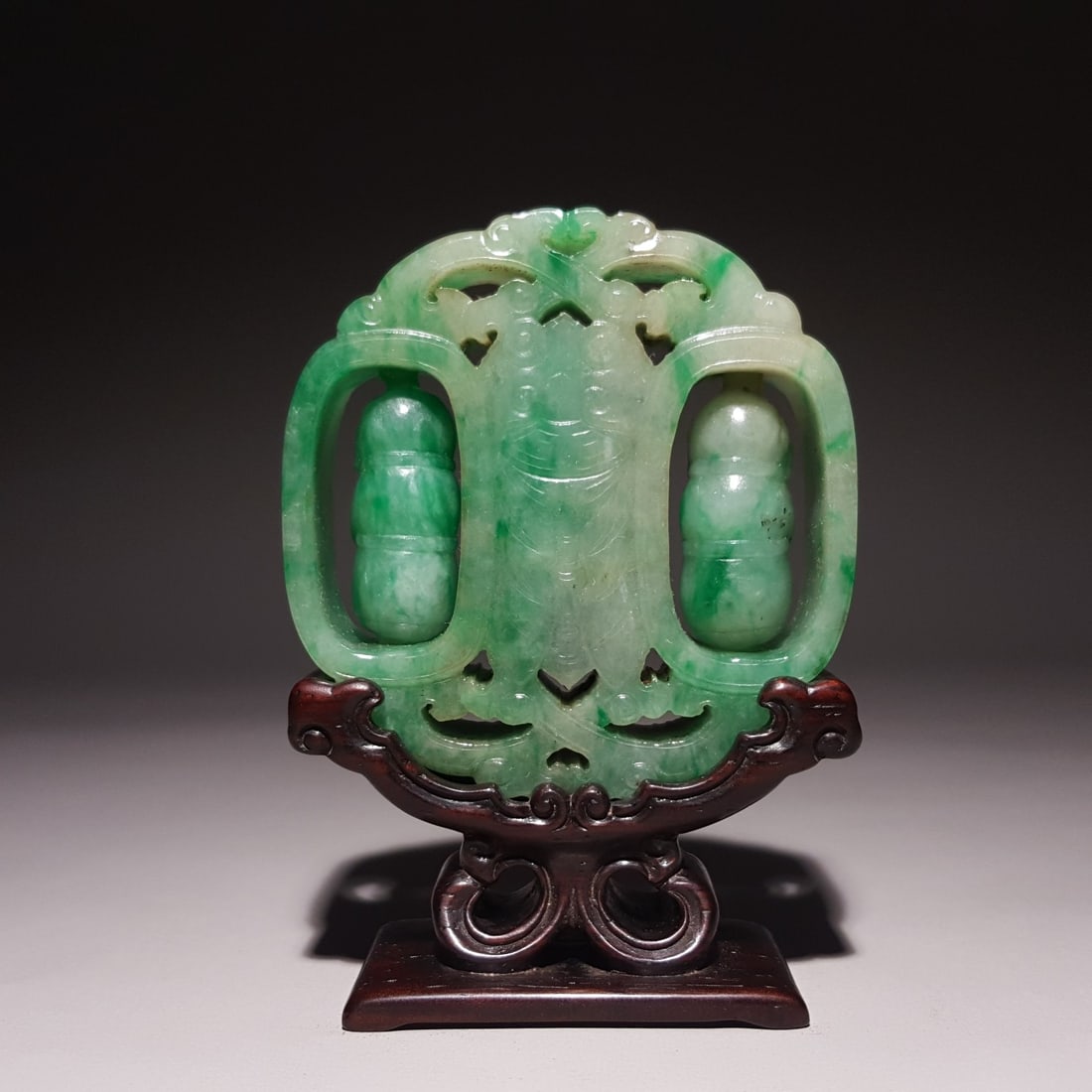 A delicate Qing Dynasty jadeite pendant with cicada patterns and a child turning heart (1 of 9)
