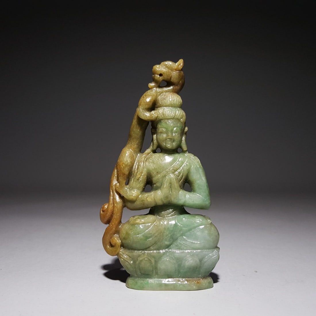 A beautiful Qing Dynasty jade Guanyin: Qing Dynasty Jade Guanyin SIZE: 9.2x5x1.5cm W:89g (The Dimensions Of All Batches Are Manually Measured.If You Need More Detailed Information, Please Contact Our Customer Service Before Bidding.)