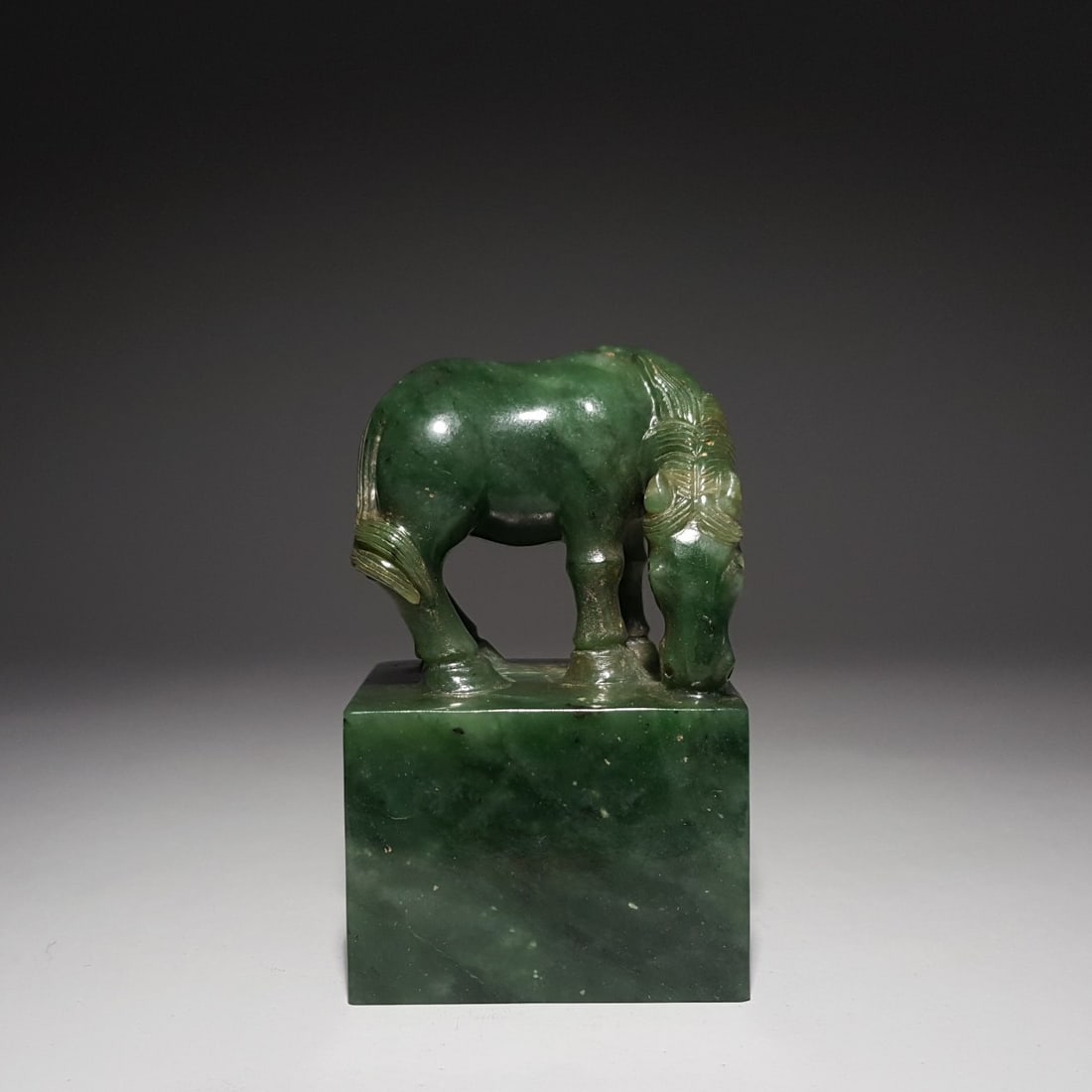 A fine Qing Dynasty Hetian jade jade horse-knob seal: Qing Dynasty Hetian jade jade horse-knob seal SIZE: 8.1x4.9x4cm W:293g (The Dimensions Of All Batches Are Manually Measured.If You Need More Detailed Information, Please Contact Our Customer Service
