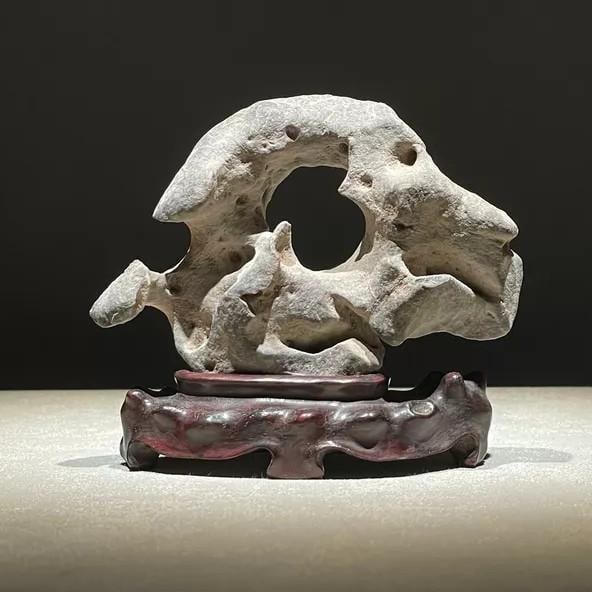A fine Qing Dynasty Taihu stone carving ornament: Qing Dynasty Taihu stone carving ornament SIZE: 8x4x8cm (The Dimensions Of All Batches Are Manually Measured.If You Need More Detailed Information, Please Contact Our Customer Service Before Bidding.)