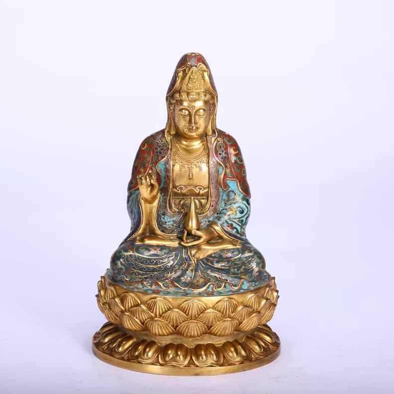 A beautiful Qing Dynasty gilded bronze cloisonne cloisonne enamel entwined lotus lotus pattern: A Qing Dynasty gilt cloisonne cloisonne enamel seated Guanyin statue with entwined lotus lotus patterns SIZE: L:10cm W:8cm H:16cm (The Dimensions Of All Batches Are Manually Measured.If You Need More