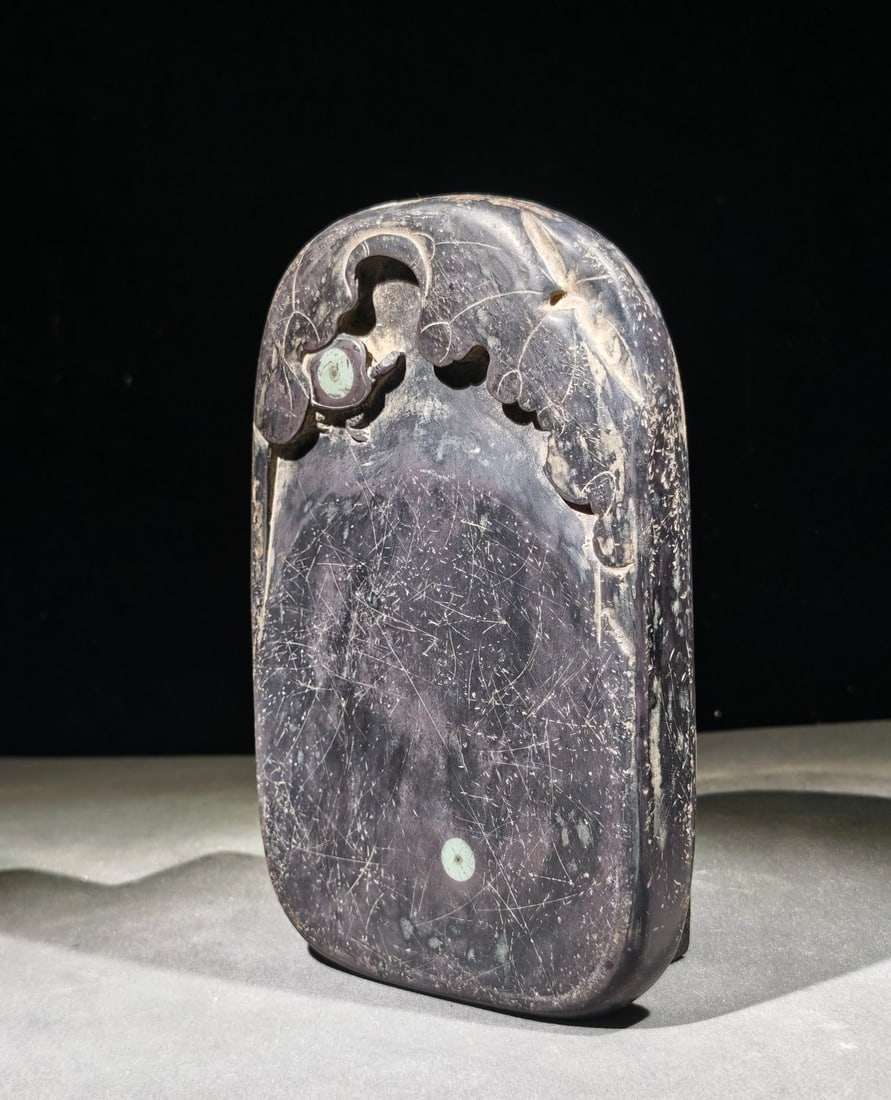 A finely crafted Zheng Banqiao style Duan inkstone (1 of 9)