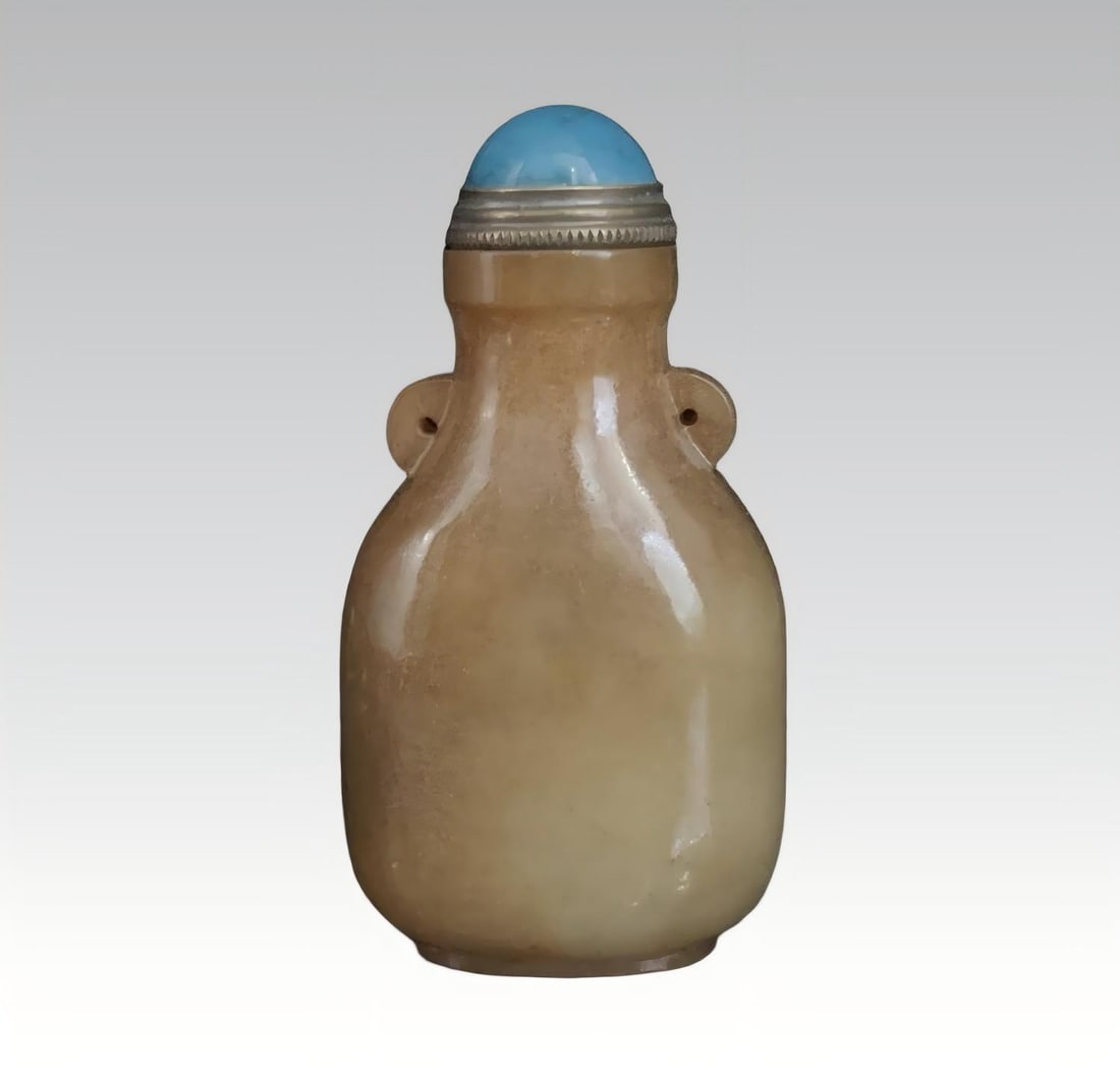 A fine Ming Dynasty Hetian jade snuff bottle: Ming Dynasty Hetian jade snuff bottle SIZE: 7.2x3.8x2.7cm W: 105g (The Dimensions Of All Batches Are Manually Measured.If You Need More Detailed Information, Please Contact Our Customer Service