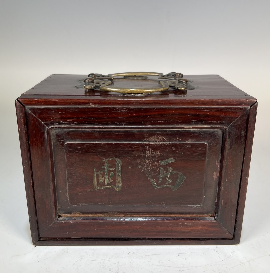 A beautiful Republic of China-era old redwood box bamboo bone mahjong set: A set of old redwood box bamboo bone mahjong from the Republic of China era SIZE: Entire box measures 20x13x14cm (The Dimensions Of All Batches Are Manually Measured.If You Need More Detailed