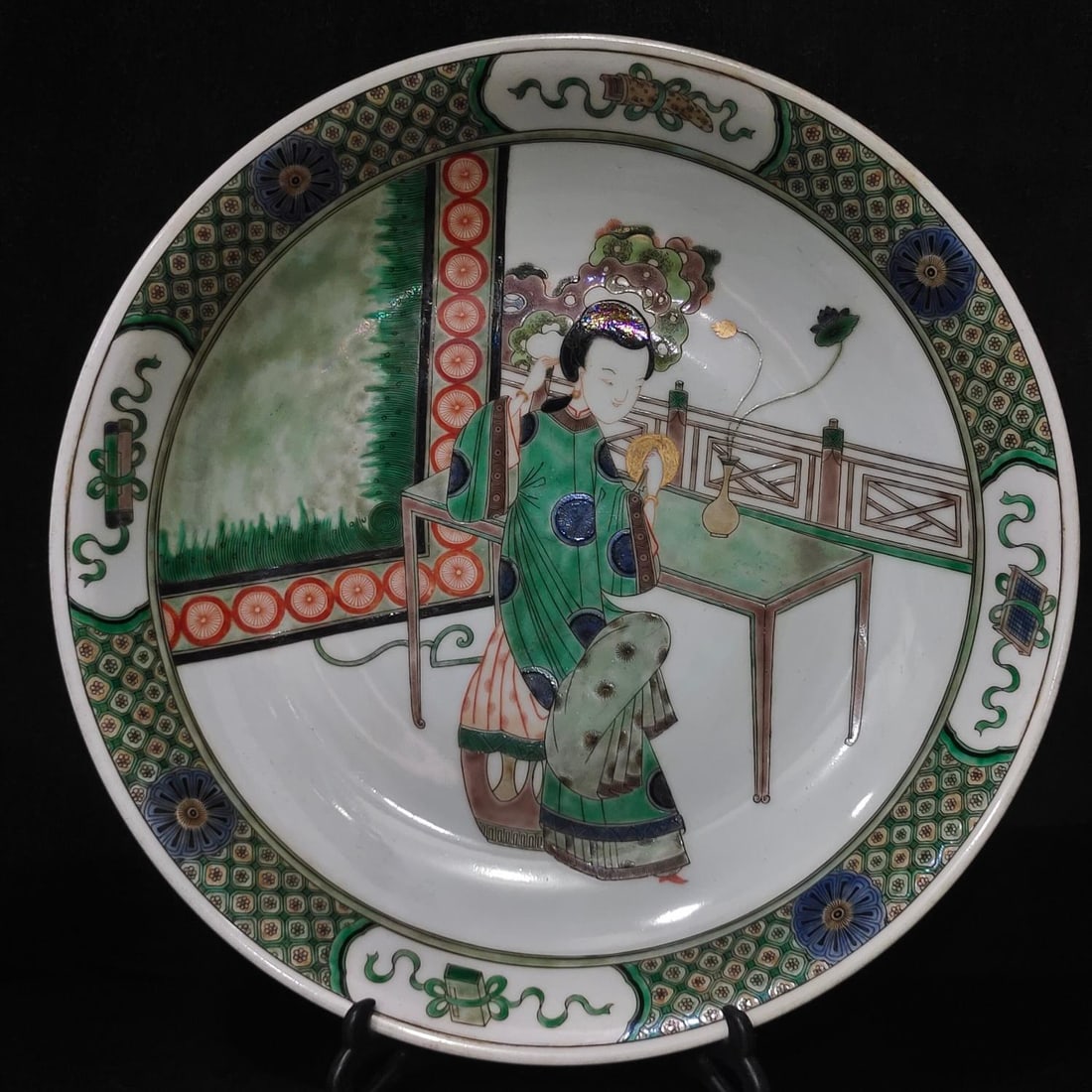 A beautiful large-size plate of Qing Dynasty multicolored figures: Large plate of Qing dynasty five-colored figures SIZE: D:40cm H:7cm (The Dimensions Of All Batches Are Manually Measured.If You Need More Detailed Information, Please Contact Our Customer Service