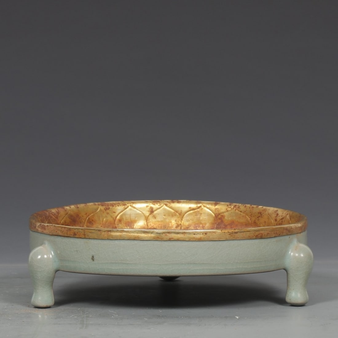 A fine Song Dynasty Ru kiln sky-blue glazed gold clasp with full-work floral and bird pattern (1 of 8)