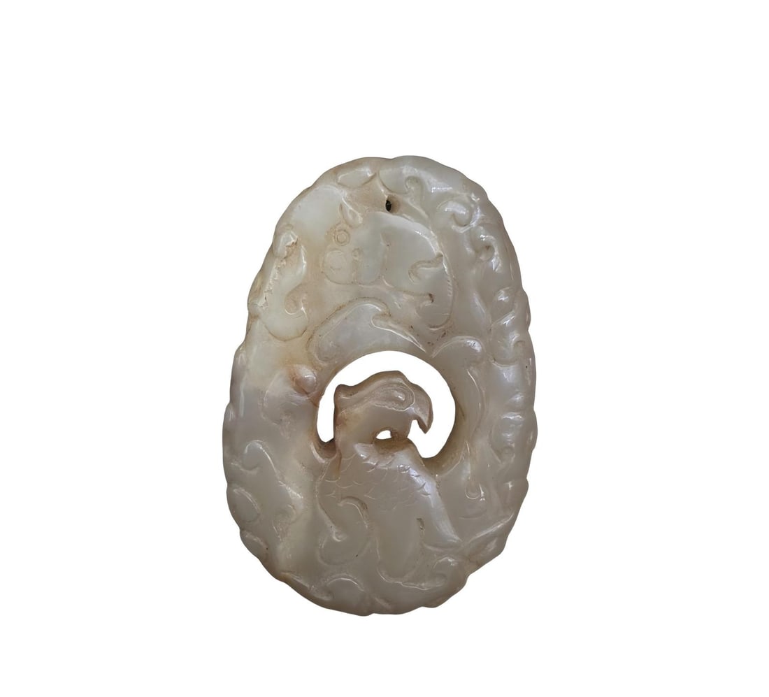 A beautiful Han Dynasty Hetian jade beast-patterned pendant: Han dynasty Hetian jade beast-patterned pendant SIZE: 5.8x3.9x1.0 W: 37g (The Dimensions Of All Batches Are Manually Measured.If You Need More Detailed Information, Please Contact Our Customer Service