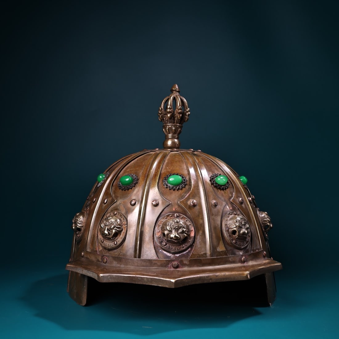 A beautiful Qing Dynasty copper cap inlaid with gemstones: A Qing Dynasty copper gem-inlaid hat SIZE: W:1350g H:26cm W:23cm (The Dimensions Of All Batches Are Manually Measured.If You Need More Detailed Information, Please Contact Our Customer Service Before 