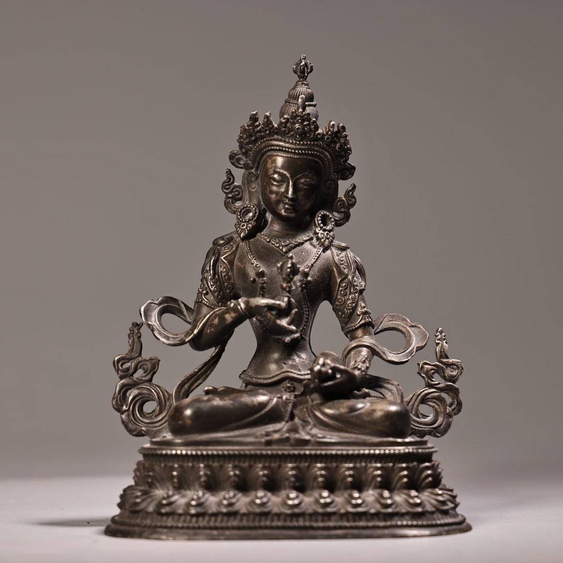 A fine Qing Dynasty bronze gilt silver high-relief carving technique Tibetan Vajrasattva Buddha: A Vajrasattva Buddha statue from Tibetan tradition in the Qing Dynasty, crafted with high-relief carving in bronze and silver SIZE: W:400g H:10cm W:7.5cm (The Dimensions Of All Batches Are Manually Me