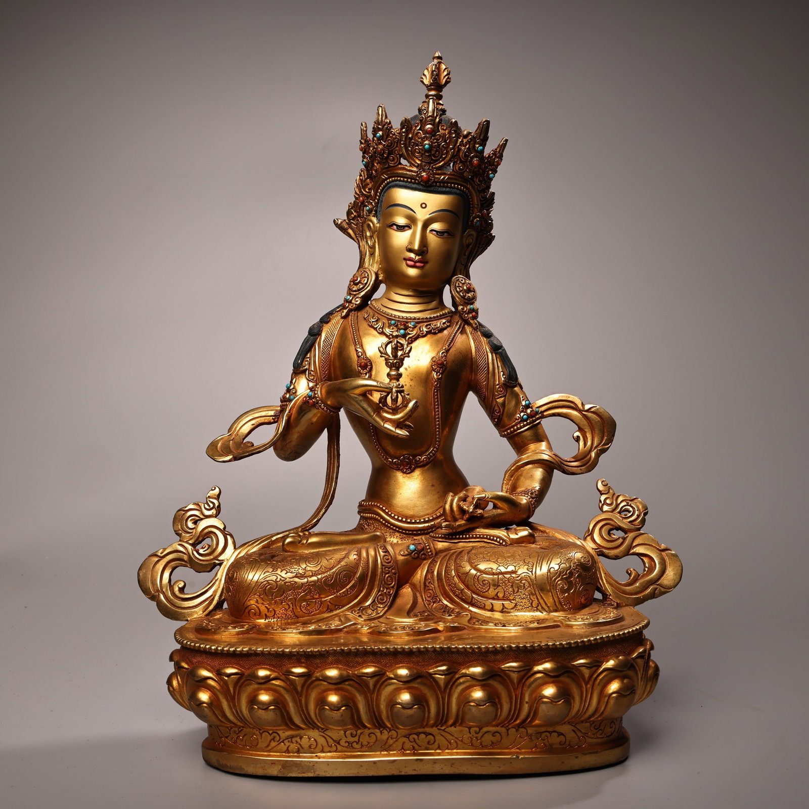 A beautiful Qing Dynasty Tibetan gilded Vajrasattva Buddha: A Tibetan Gilded Vajrasattva Buddha from the Qing Dynasty SIZE: W:3950g H:34cm W:26cm (The Dimensions Of All Batches Are Manually Measured.If You Need More Detailed Information, Please Contact Our Cus