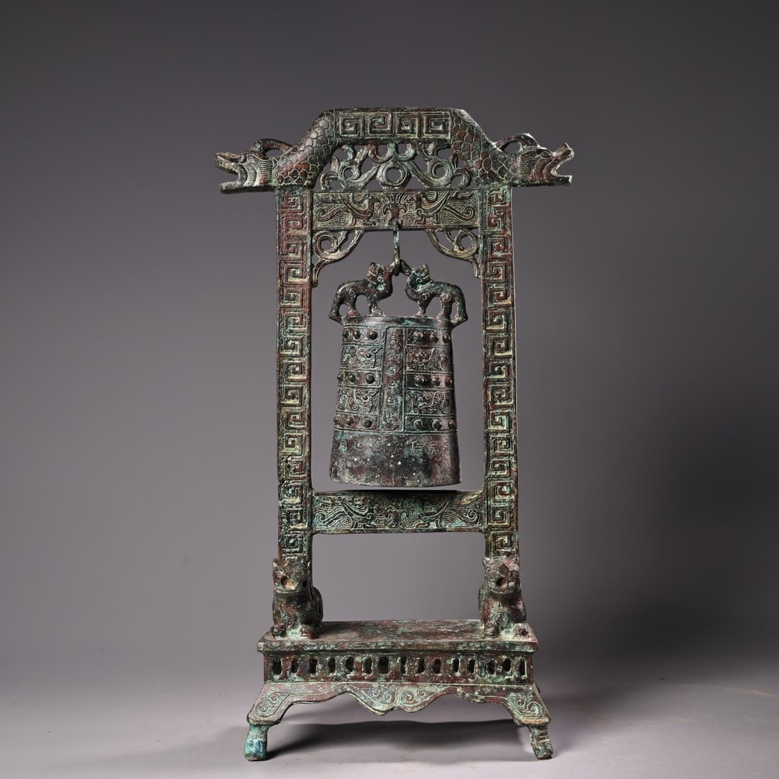 A beautiful Han Dynasty bronze double-dragon chime bell musical wall clock: Han dynasty bronze double-dragon bianzhong musical instrument wall clock SIZE: W:2100g H:36cm W:20cm (The Dimensions Of All Batches Are Manually Measured.If You Need More Detailed Information, Please 