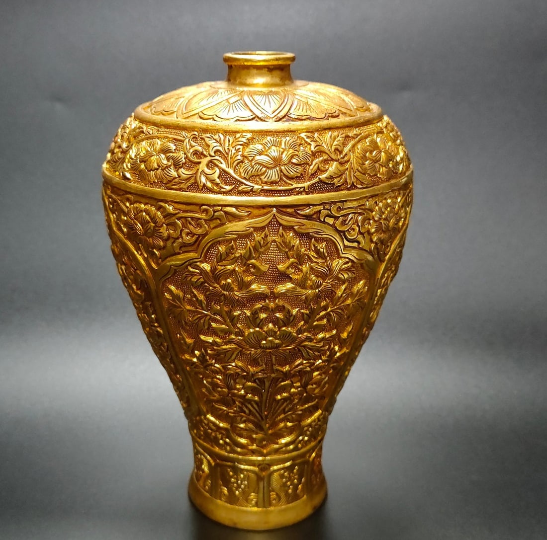 A beautiful Qing Dynasty copper gilt hundred-flower vase: Qing Dynasty copper gilt hundred-flower vase SIZE: H:16cm W:8cm W:665g (The Dimensions Of All Batches Are Manually Measured.If You Need More Detailed Information, Please Contact Our Customer Service B