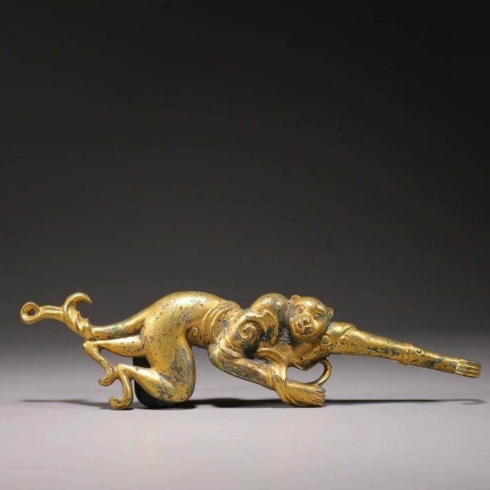 A fine Han Dynasty bronze gilt monkey belt hook (1 of 8)