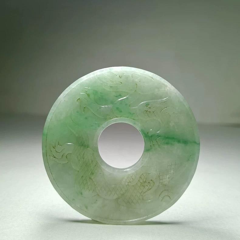 A beautiful Qing Dynasty jade pendant of dragon and phoenix auspicious signs: A jade pendant of dragons and phoenixes representing auspicious signs from the Qing Dynasty SIZE: 5.5x0.5 cm W:32g (The Dimensions Of All Batches Are Manually Measured.If You Need More Detailed Inform