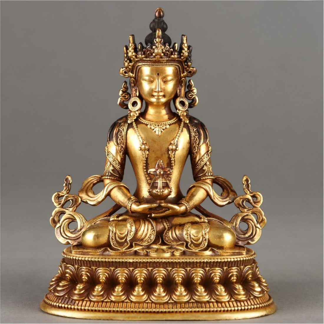 A beautiful Ming Dynasty bronze-inlaid gilt seated statue of Amitayus Buddha: Ming Dynasty gilt bronze seated statue of Amitayus Buddha SIZE: H:11cm W:8.5cm W:0.8kg (The Dimensions Of All Batches Are Manually Measured.If You Need More Detailed Information, Please Contact Our Cu