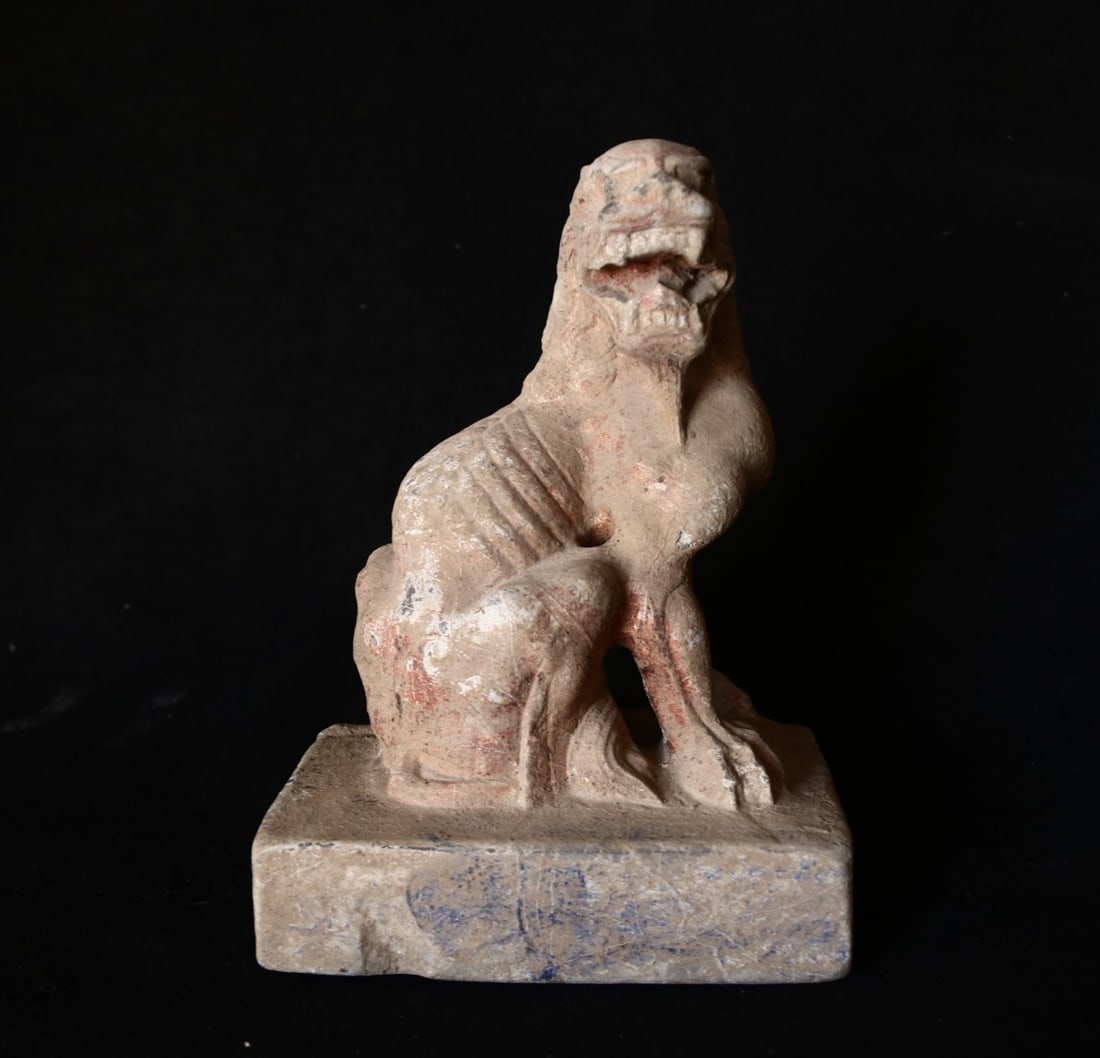 A beautiful Han Dynasty bluestone auspicious lion: Han Dynasty bluestone auspicious lion SIZE: H:22cm L:15cm W:13cm (The Dimensions Of All Batches Are Manually Measured.If You Need More Detailed Information, Please Contact Our Customer Service Before