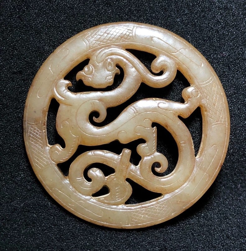 A fine Han Dynasty Panlong jade bi: Han dynasty jade disc with coiled dragons SIZE: 5.5x0.4cm (The Dimensions Of All Batches Are Manually Measured.If You Need More Detailed Information, Please Contact Our Customer Service Before