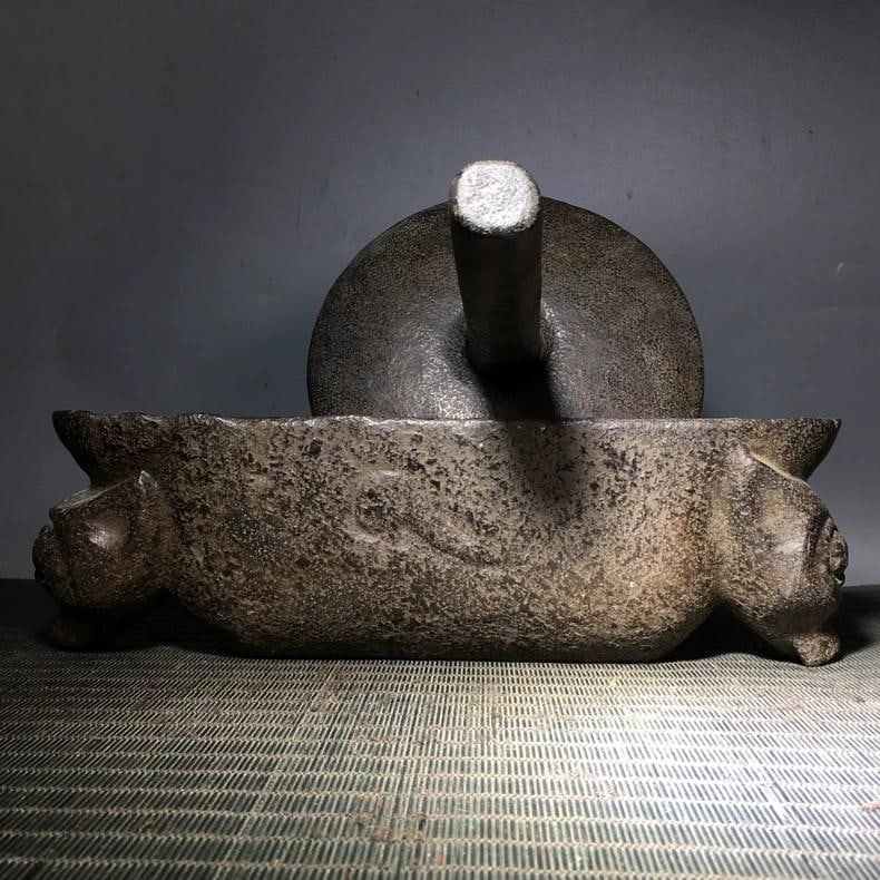 A beautiful iron meteorite medicine grinder: Iron meteorite medicine grinder SIZE: W: Approx. 4900g (The Dimensions Of All Batches Are Manually Measured.If You Need More Detailed Information, Please Contact Our Customer Service Before Bidding.)