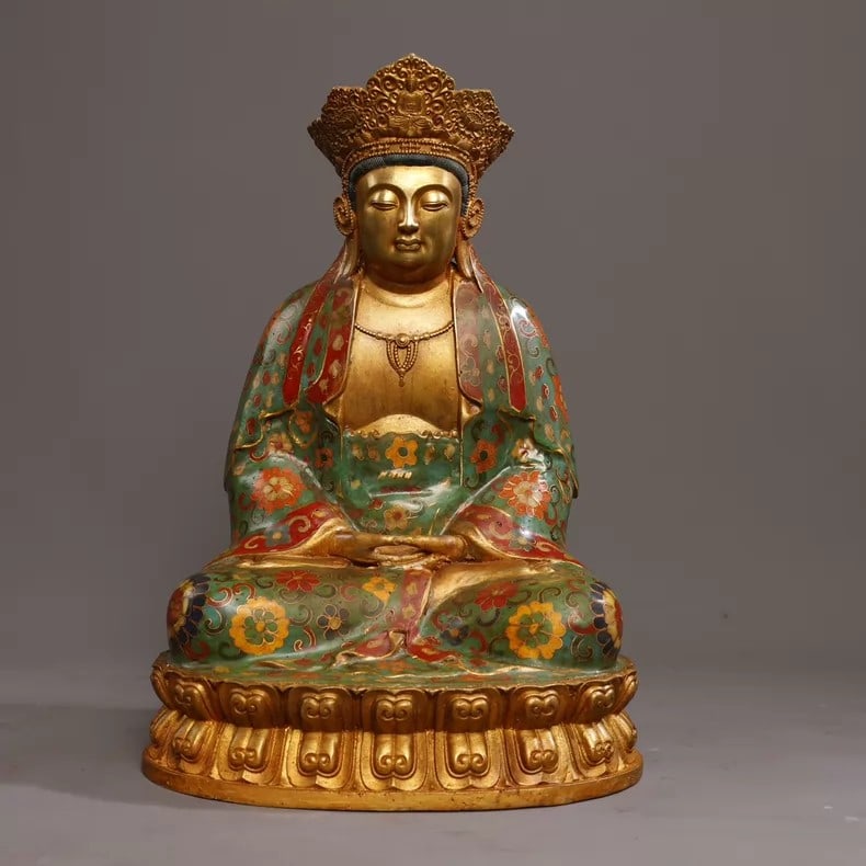 A beautiful late Qing cloisonne Guanyin Bodhisattva statue: A late Qing cloisonne Guanyin statue SIZE: H:32cm L:22cm W:16.5cm W:2990g (The Dimensions Of All Batches Are Manually Measured.If You Need More Detailed Information, Please Contact Our Customer Servic