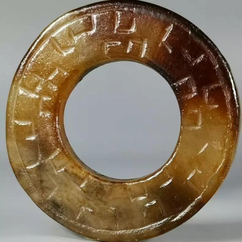 A beautiful Qing Dynasty Hetian jade ring (1 of 6)