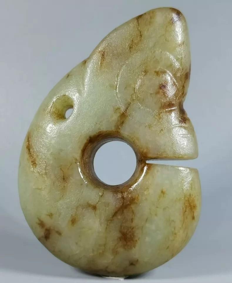 A beautiful Hongshan cultural jade pig dragon (1 of 7)