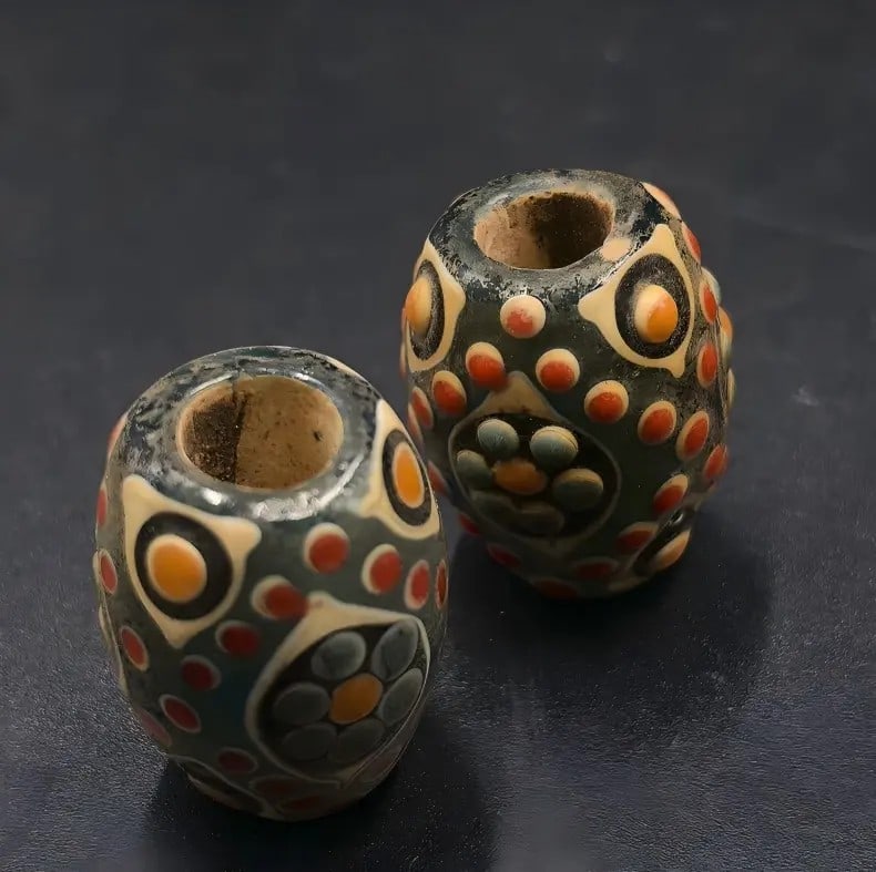 A pair of exquisite glass-colored dragonfly eyeballs from the Warring States period: A pair of glazed dragonfly eyes from the Warring States period SIZE: 3cm (The Dimensions Of All Batches Are Manually Measured.If You Need More Detailed Information, Please Contact Our Customer Service
