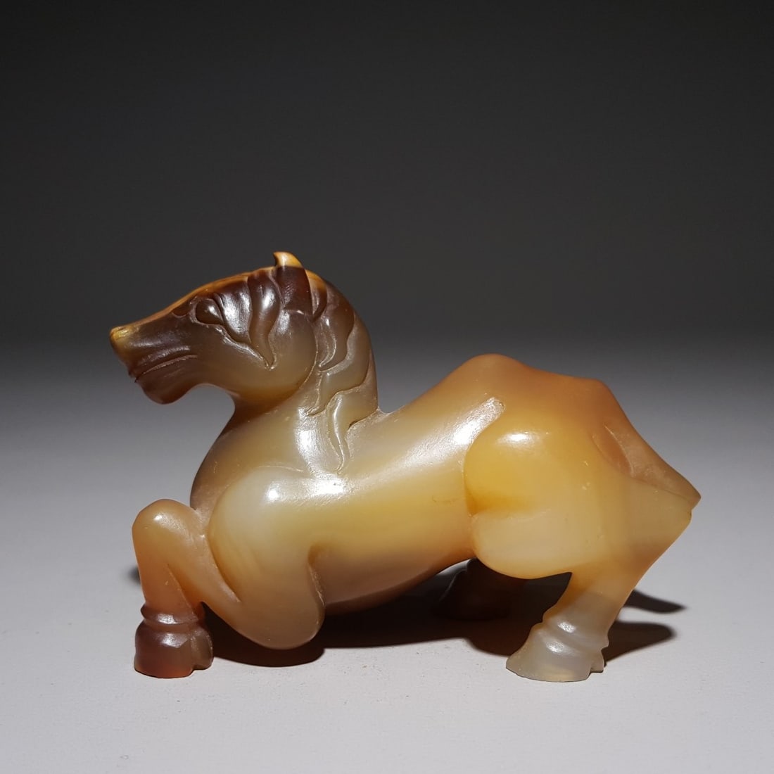 A beautiful Qing Dynasty agate horse: Qing Dynasty Agate Horse SIZE: 5x6.8x3cm W:82g (The Dimensions Of All Batches Are Manually Measured.If You Need More Detailed Information, Please Contact Our Customer Service Before Bidding.)