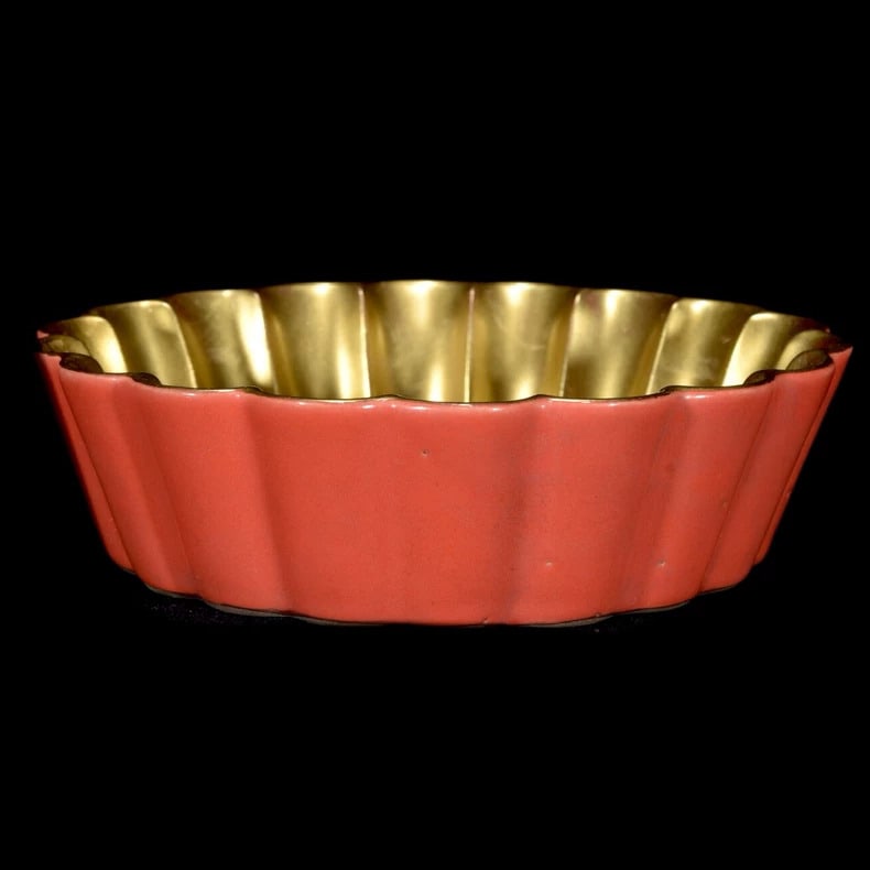 A fine Song Dynasty Ru kiln pavilion landscape brush washer: Song Dynasty Ru kiln pavilion landscape brush washer SIZE: 6.5x22.5cm (The Dimensions Of All Batches Are Manually Measured.If You Need More Detailed Information, Please Contact Our Customer Service Be