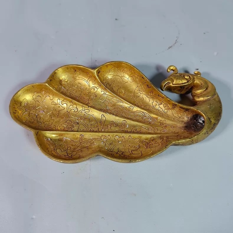A fine Qing Dynasty copper gilt dragon and phoenix brush washer: Qing Dynasty gilt bronze dragon and phoenix brush washer SIZE: L:15cm W:8.5cm W:386g (The Dimensions Of All Batches Are Manually Measured.If You Need More Detailed Information, Please Contact Our Cust