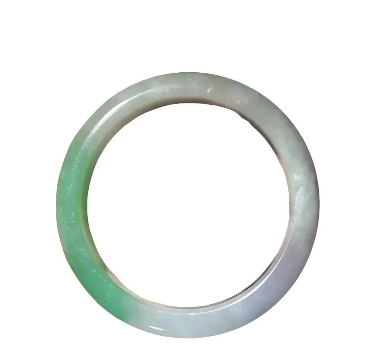 A beautiful Qing Dynasty jadeite bracelet (1 of 4)