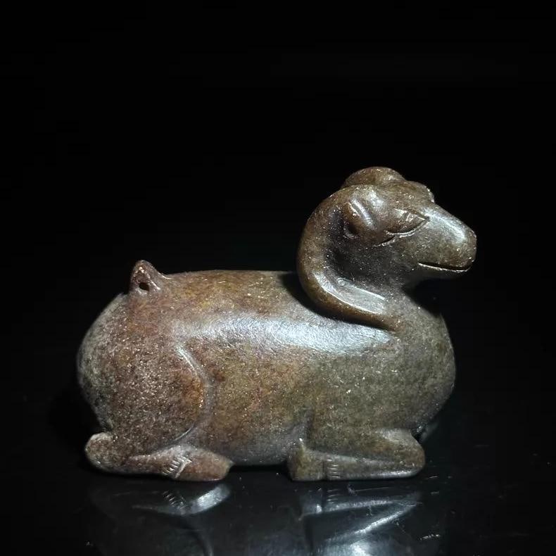 A beautiful ancient Han dynasty jade sheep ornament: An ancient Han dynasty jade sheep ornament SIZE: 56.7x21mm W: approx. 93.3g (The Dimensions Of All Batches Are Manually Measured.If You Need More Detailed Information, Please Contact Our Customer Serv