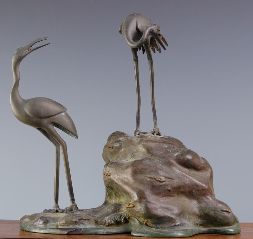 A beautiful Republic of China era bronze crane ornament: Republic of China Era bronze crane ornament SIZE: H:35cm W:38cm W:3738g (The Dimensions Of All Batches Are Manually Measured.If You Need More Detailed Information, Please Contact Our Customer Service 