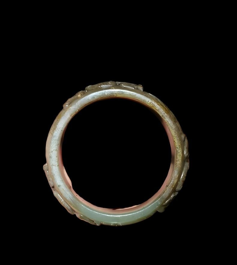 A beautiful Han Dynasty ancient jade bracelet with auspicious beast patterns: Han Dynasty ancient jade auspicious beast pattern bracelet SIZE: Ring rim approx. 58mm W: 18.1mm W: 71.6g (The Dimensions Of All Batches Are Manually Measured.If You Need More Detailed Information, Pl