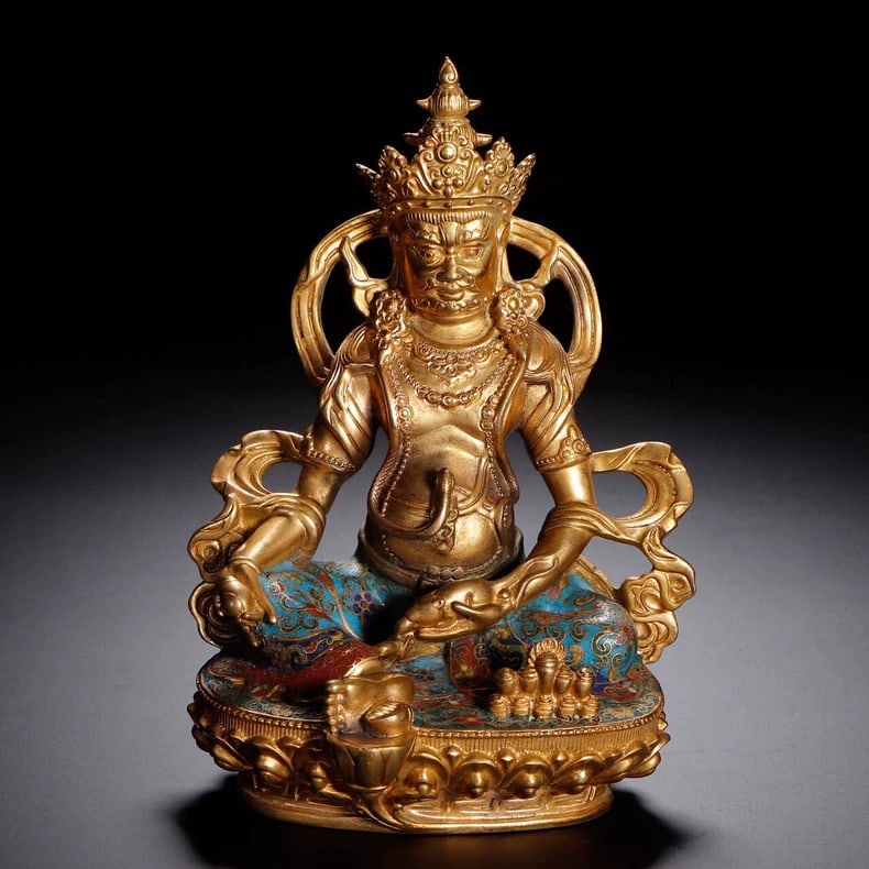 A beautiful gilt bronze Buddha statue made of Qing dynasty cloisonne blue: A gilt bronze Buddha statue made of Qing dynasty cloisonne blue SIZE: L:10cm W:7.5cm H:15.5cm (The Dimensions Of All Batches Are Manually Measured.If You Need More Detailed Information, Please Contact