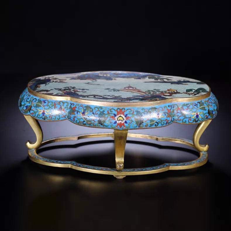 A beautiful Qing Dynasty copper gilt cloisonne enamel flower table with entwined floral patterns: Qing Dynasty bronze gilt cloisonne enamel flower platform with entwined floral patterns SIZE: L:30cm W:20cm H:11.5cm (The Dimensions Of All Batches Are Manually Measured.If You Need More Detailed Info