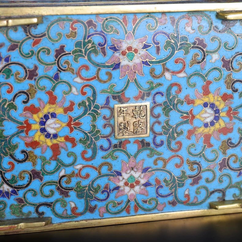 A beautiful Qing Dynasty cloisonne dragon-patterned square box - 11