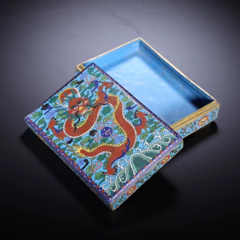 A beautiful Qing Dynasty cloisonne dragon-patterned square box - 5