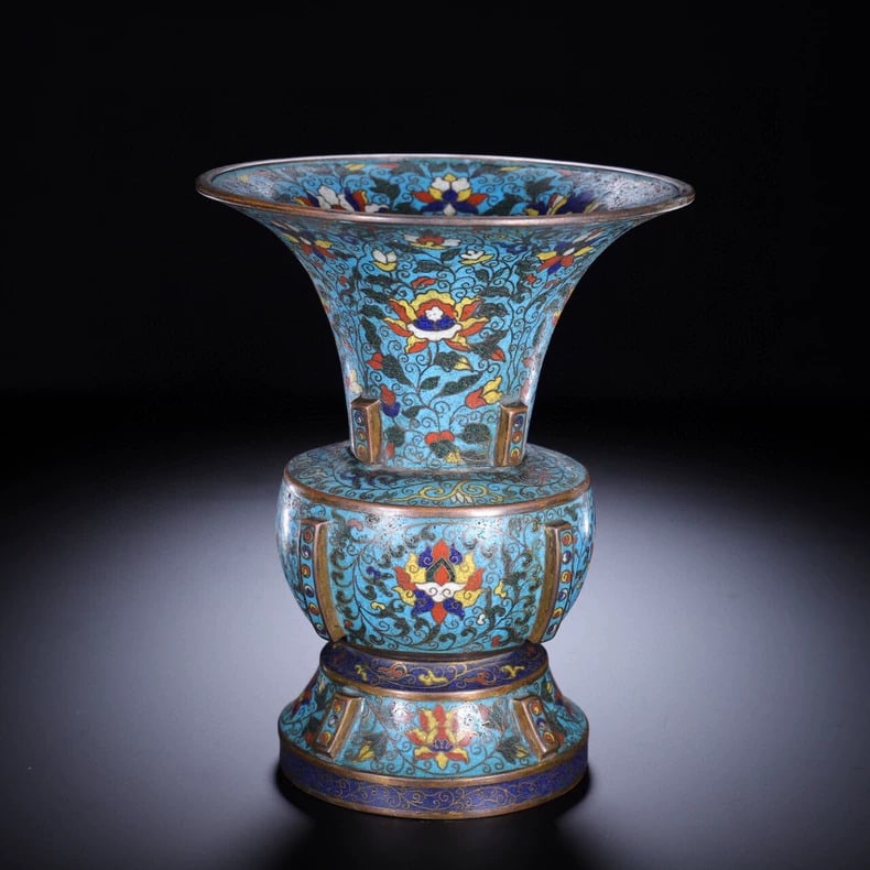 A beautiful Qing Dynasty cloisonne small flower vassal piece: Qing Dynasty cloisonne small flower cup SIZE: L:14.5cm W:14.5cm H:17.5cm (The Dimensions Of All Batches Are Manually Measured.If You Need More Detailed Information, Please Contact Our Customer Service