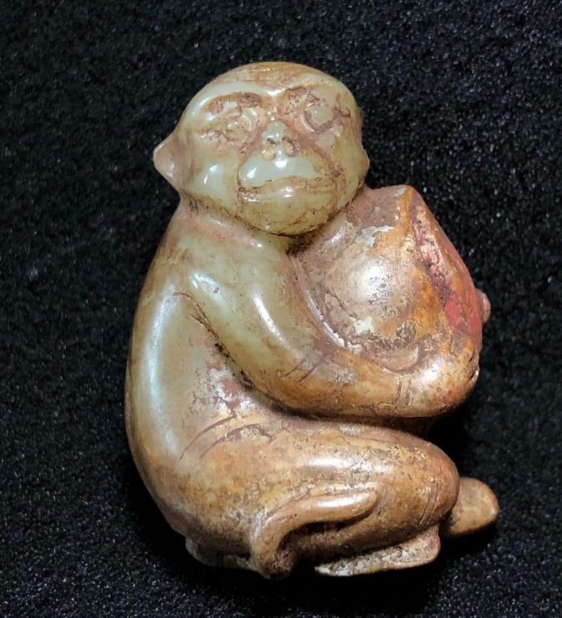 A fine piece of Liaojin Hetian jade monkey stealing peaches: The jade monkey of Liao, Jin, and Hetian steals peaches SIZE: L:3.4cm W:3.2cm H:4.7cm W:67.5g ; (The Dimensions Of All Batches Are Manually Measured.If You Need More Detailed Information, Please Conta