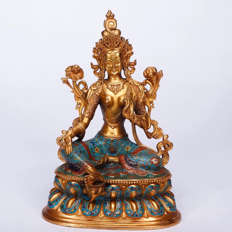 A beautiful gilt bronze Buddha statue made of Qing dynasty cloisonne blue: A gilt bronze Buddha statue made of Qing dynasty cloisonne blue SIZE: L:13.5cm W:10cm H:20cm (The Dimensions Of All Batches Are Manually Measured.If You Need More Detailed Information, Please Contact 