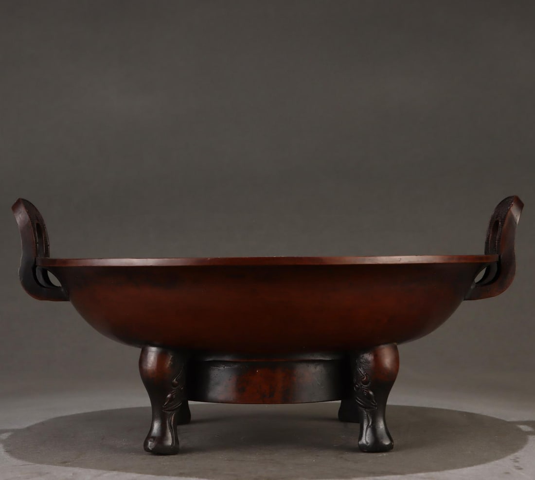 A fine Ming dynasty bronze gilt sea water exotic beast pattern offering tray with morning crown ears: Ming dynasty purple copper gilt sea water exotic beast pattern morning crown ear offering plate SIZE: Plate H: 15.3cm, Plate diameter: 28.5cm, Ear pitch 32cm, W: 6kg (The Dimensions Of All Batches Are