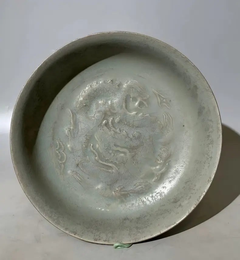 A fine Song Dynasty Ru kiln dragon-patterned brush washer: Song Dynasty Ru kiln dragon-patterned brush washer SIZE: D: approx. 20cm H: approx. 6.5cm (The Dimensions Of All Batches Are Manually Measured.If You Need More Detailed Information, Please Contact Our