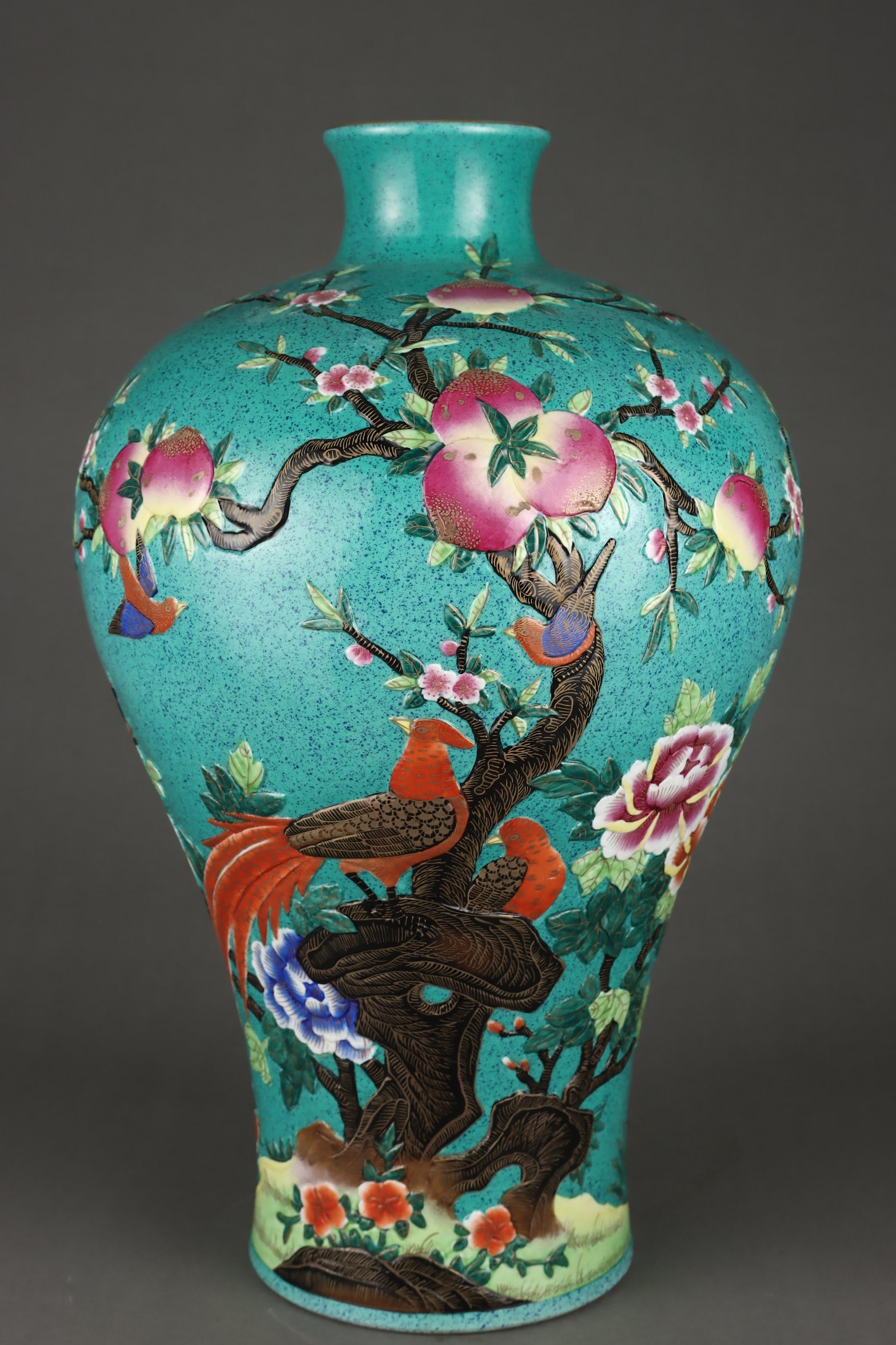 A fine Qing Dynasty flower-bird longevity peach and plum vase: Qing Dynasty flower, bird, longevity peach, and plum vase SIZE: H:50cm D:32cm (The Dimensions Of All Batches Are Manually Measured.If You Need More Detailed Information, Please Contact Our Customer Se