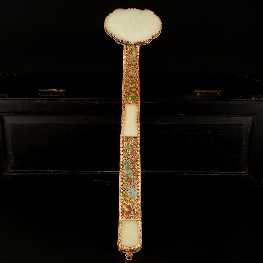 A fine Qing Dynasty filigree gilt jade ruyi scepter (1 of 9)