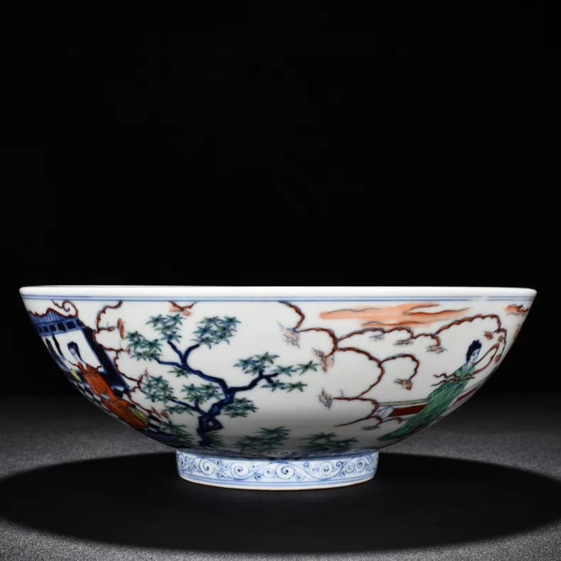 A fine Ming Dynasty Xuande blue-and-white five-colored dice bowl with lady figure motifs: Ming Dynasty Xuande blue-and-white five-colored dice bowl with lady figure motifs SIZE: 10.5x28cm (The Dimensions Of All Batches Are Manually Measured.If You Need More Detailed Information, Please Con
