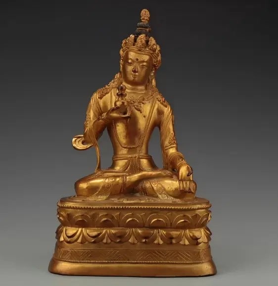 A fine Qing Dynasty gilt bronze Buddha statue: Qing Dynasty: Gilt bronze Buddha statue SIZE: H:27cm W:3.3kg (The Dimensions Of All Batches Are Manually Measured.If You Need More Detailed Information, Please Contact Our Customer Service Before Bidd
