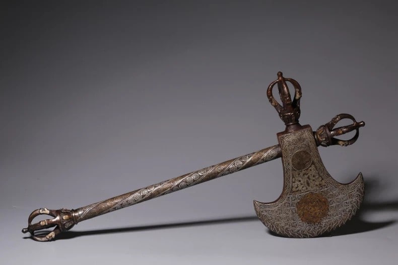 A fine Qing Dynasty Tibetan iron-scissors, gold, and silver diamond axe (1 of 5)