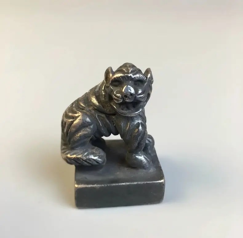 A fine Qing Dynasty pure silver tiger-knob seal: Qing Dynasty pure silver tiger-knob seal SIZE: 2x3x3.5cm W:62g (The Dimensions Of All Batches Are Manually Measured.If You Need More Detailed Information, Please Contact Our Customer Service Before Bi